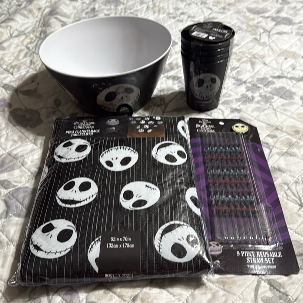 New Nightmare Before Christmas dinner set